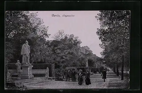 AK Berlin-Tiergarten, Gutbetuchte Damen inspizieren Denkmal in der Siegesallee