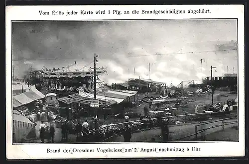 AK Dresden, Brand der Vogelwiese 1909, Blick auf brennendes Festgelände