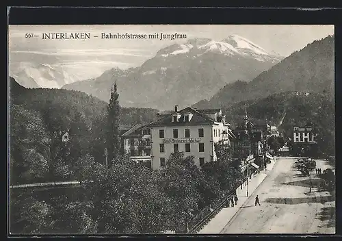 AK Interlaken, Bahnhofstrasse mit Jungfrau