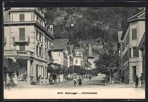 AK Meiringen, Blick in die Kirchstrasse mit Hotel Krone