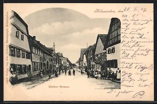 AK Holzminden, Mittlere Strasse mit Einwohnern