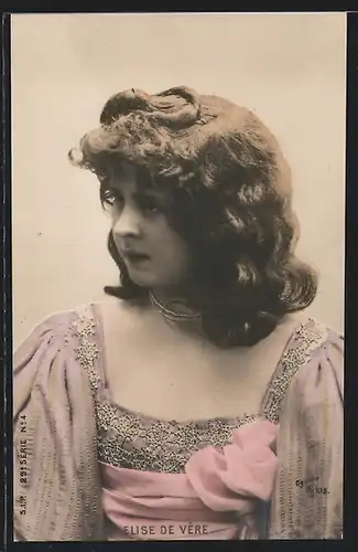 Foto-AK Atelier Reutlinger, Paris, Schauspielerin Elise De Vère im Kleid