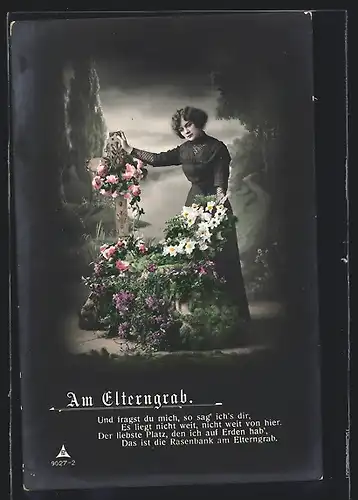 AK Junge Frau in Trauer Elterngrab mit vielen Blumen
