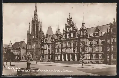 AK Wiesbaden, Höhere Mädchenschule, Evangl. Hauptkirche und Rathaus