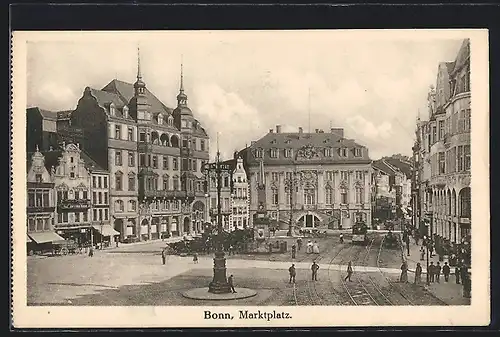 AK Bonn, Marktplatzblick mit Strassenbahn und Fussgängern