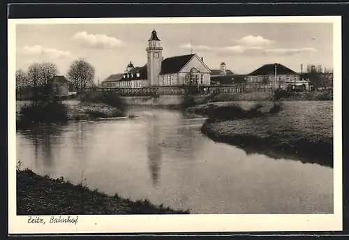 AK Zeitz, am Ufer mit Blick auf den Bahnhof