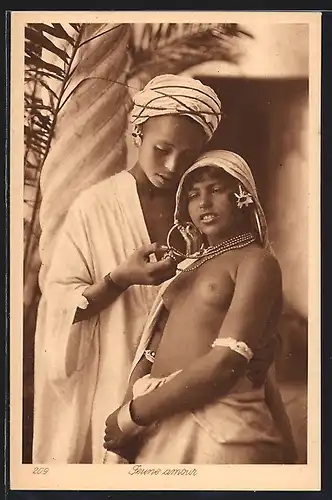 AK Spärlich bekleidete Damen aus dem Orient, Nackte Araberin