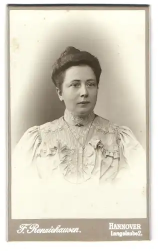 Fotografie F. Renziehausen, Hannover, Langelaube 2, Junge Dame mit Hochsteckfrisur