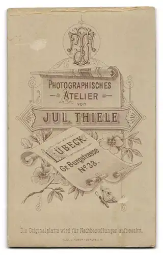 Fotografie Jul. Thiele, Lübeck, Gr. Burgstr. 33, Junge Dame mit hochgestecktem Haar