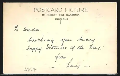 AK Zwei Clownspuppen mit einem Schild