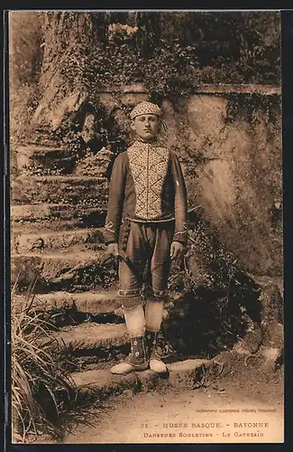 AK Musée Basque - Bayonne, Danseur Souletins, le Gatuzain, baskischer Tänzer in Tracht