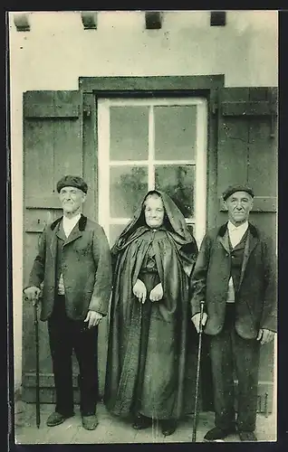 AK Types et Costumes, deux homme et une femme, Baskenland / Basques