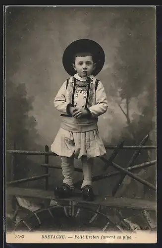 AK Petit Breton fumant sa pipe, Bretagne