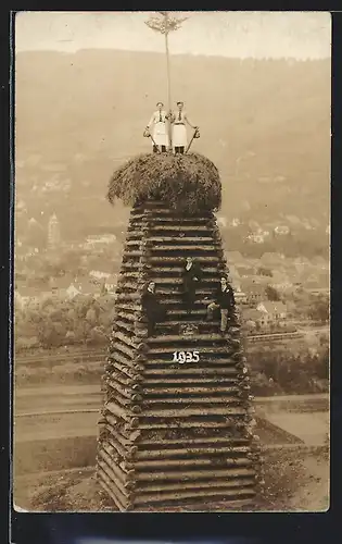 Foto-AK St. Amarin, Vive la classe, Junge Männer auf einem Turm