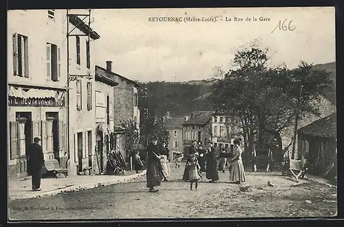 AK Retournac, La Rue de la Gare, Strassenpartie