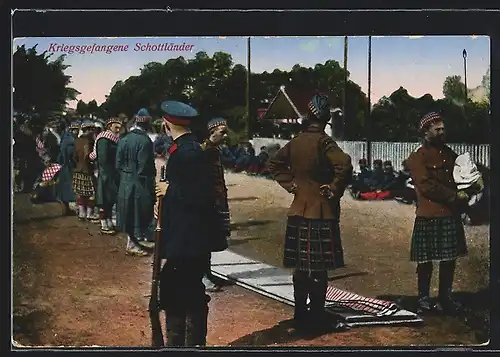 AK Kriegsgefangene Schottländer in traditioneller Uniform mit Rock
