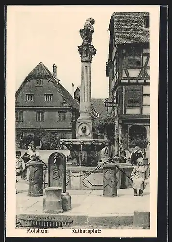 AK Molsheim, Brunnen am Rathausplatz, Kinder