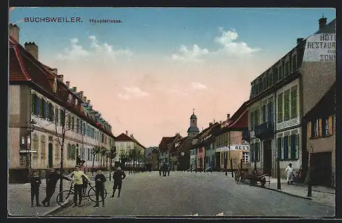 AK Buchsweiler, Hauptstrasse mit Gasthof zur Sonne