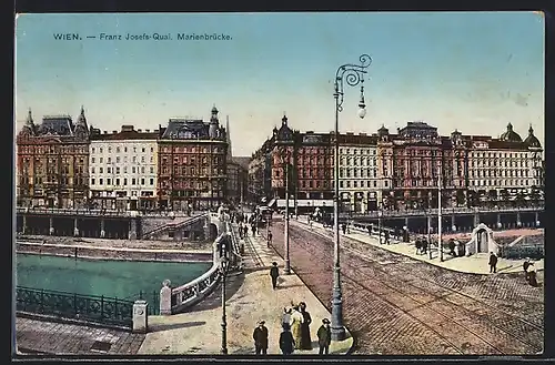 AK Wien, Franz-Josefs-Kai, mit einer Strassenbahn an der Marienbrücke