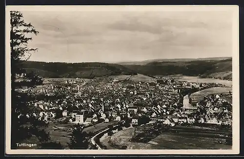 AK Tuttlingen, Generalansicht der Stadt vom umliegenden Berg aus