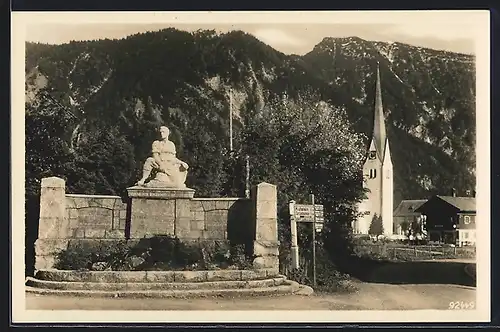 AK Bayrischzell, Kriegerdenkmal mit Kirche