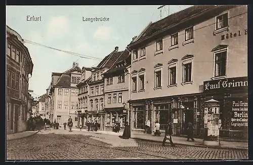 AK Erfurt, Strasse Langebrücke mit Hotel und Geschäften