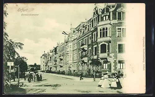 AK Erfurt, Bismarckstrasse mit Passanten