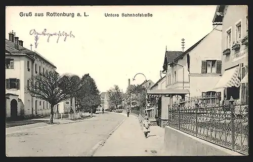 AK Rottenburg a. L., Untere Bahnhofstrasse mit Passanten