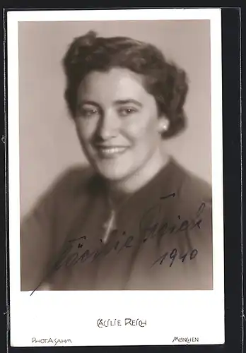 AK Opernsängerin Cäcilie Reich mit Kreuzkette, mit original Autograph
