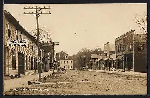 AK Norwalk, WI, Hotel in Main St.