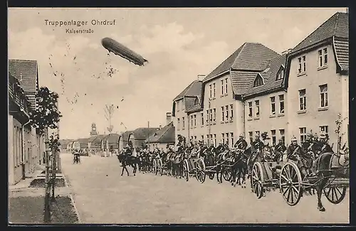 AK Ohrdruf, Zeppelin über der Kaiserstrasse vom Truppenlager