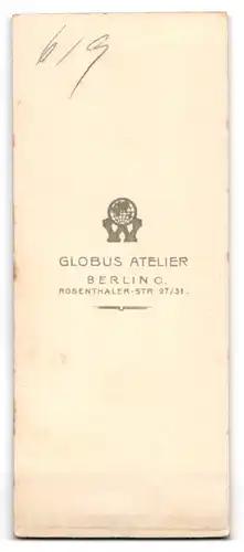 Fotografie Globus Atelier, Berlin, Rosenthalter-Str. 27 /31, Elegante Bürgerliche mit Rüschenärmeln