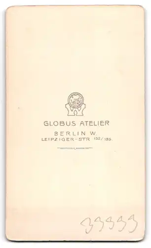 Fotografie Globus Atelier, Berlin, Leipziger-Str. 132 /135, Bürgerlicher mit Schnauzbart und breiter Krawatte