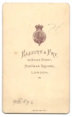 Fotografie Elliott & Fry, London, Baker Street 55, Hübsche junge Frau mit Hut im Profil