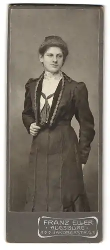 Fotografie Franz Eller, Augsburg, Jakoberstr. G 3, Junge Dame im modischen Kleid