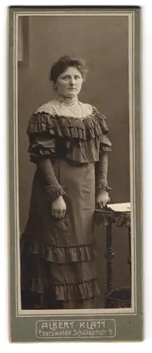 Fotografie Albert Klatt, Eberswalde, Schützenstr. 9, Junge Dame im hübschen Kleid