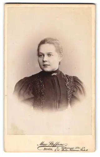 Fotografie Max Steffens, Berlin, Lothringer-Str. 54, Junge Dame mit zurückgebundenem Haar