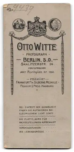 Fotografie Otto Witte, Berlin, Skalitzerst. 54, Bürgerliche Dame in eleganter Kleidung