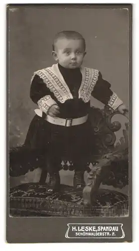Fotografie H. Leske, Spandau, Schönwalderstr. 2, Kleines Kind im Spitzenkleid