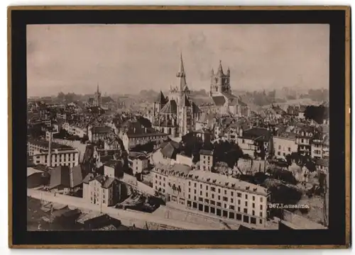 Fotografie unbekannter Fotograf, Ansicht Lausanne, Blick über die Stadt mit der Kathedrale Notre-Dame