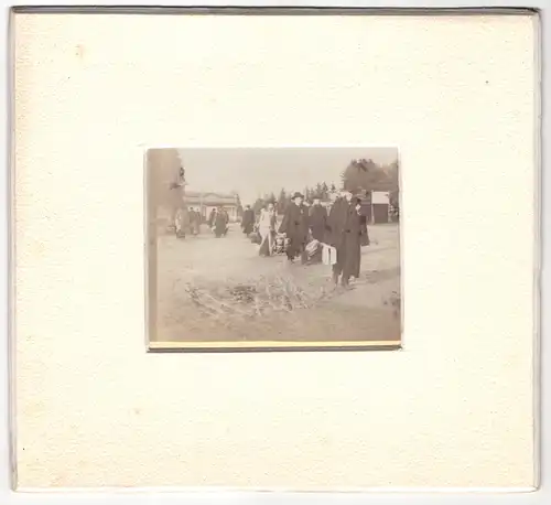 3 Fotografien Franz X. Samelhofer, Ansicht Lourdes, Avenue de Basilika, Blick auf die Stadt bei Regen, Strassenverkäufer