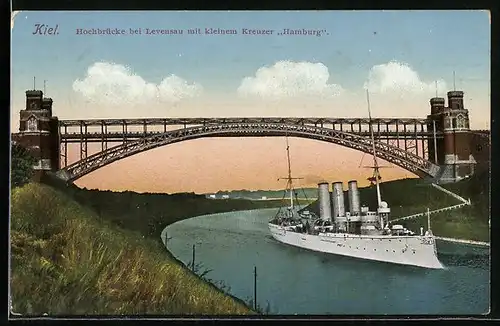 AK Kiel, Kleiner Kreuzer Hamburg unter der Levensauer Hochbrücke
