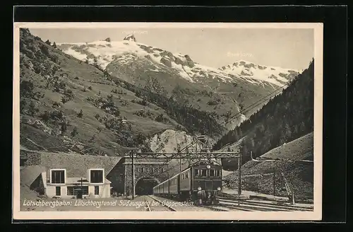 AK Goppenstein, die Lötschbergbahn fährt aus dem Lötschbergtunnel