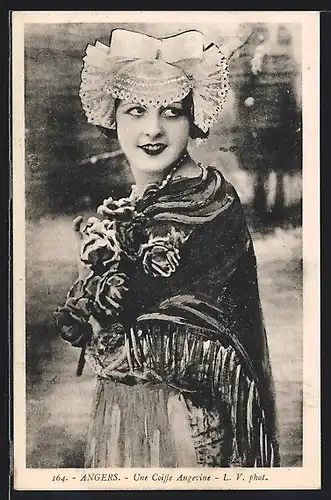 AK Angers, Une Coiffe Angevine
