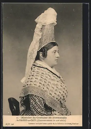 AK St-Valéry-en-Caux, Frau in normannischer Tracht mit hohem Hut
