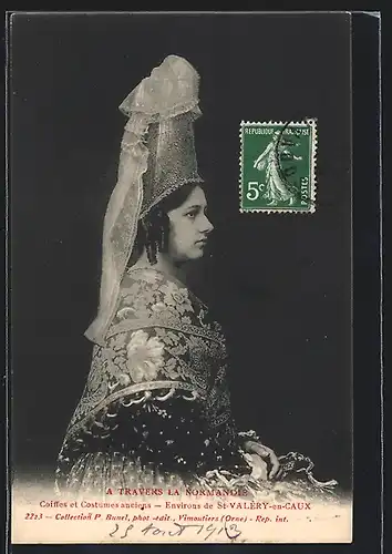 AK St-Valéry-en-Caux, A travers la Normandie, Frau in traditioneller Tracht