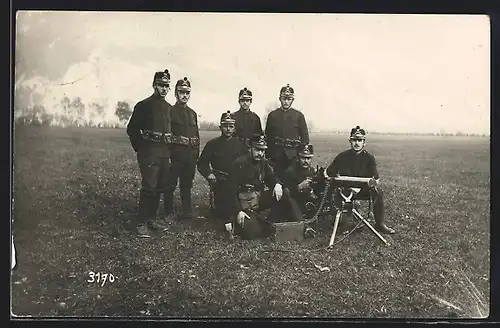 AK Schweizer Soldaten in Uniform mit Maschinengewehr