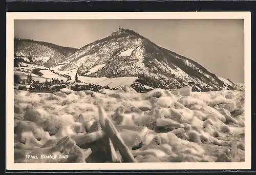 AK Wien, Die gefrorene Donau nach dem Eisstoss 1940 gegen einen Berg