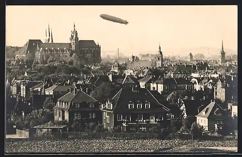 AK Erfurt, startender Zeppelin über der Stadt