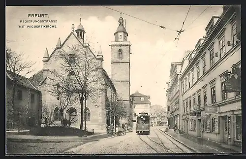 AK Erfurt, Regierungsstrasse mit Wigbertikirche & Strassenbahn